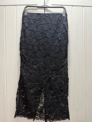 Falda midi encaje Zara