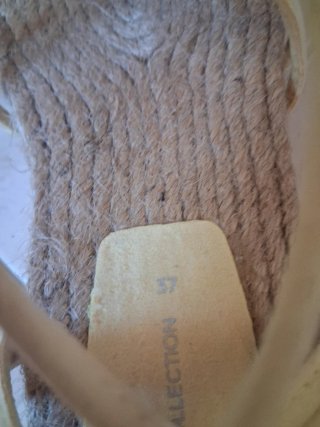 Sandalias Pull&Bear Beige/Amarillas Talla 37