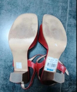 Sandalias de piel con tacón