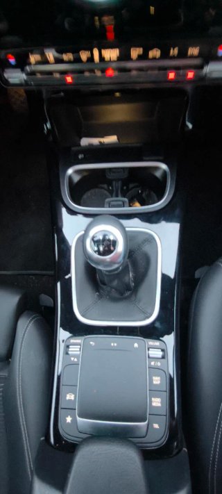 MERCEDES-BENZ CLASE A 180 MANUAL (2022) 9800 km.