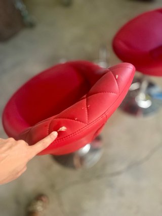 Taburetes rojos ajustables