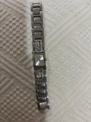 Reloj Guess Mujer Plata y Blanco