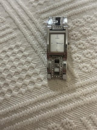 Reloj Guess Mujer Plata y Blanco