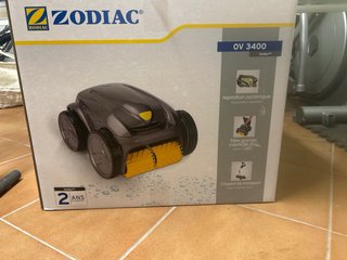 Robot Limpiafondos Zodiac Gris y Amarillo