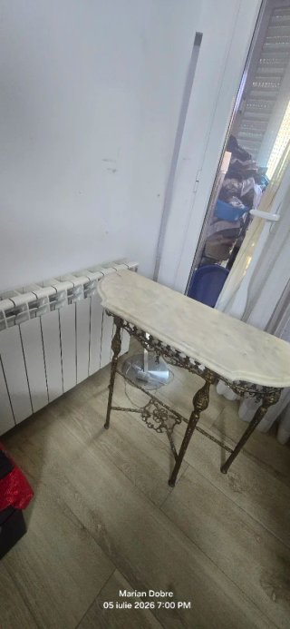 Recibidor  bronce tiene altura 70cm ancho 80cm