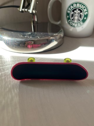 Skate de dedos rosa y negro
