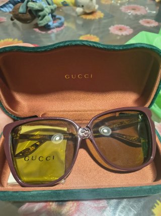 Occhiali da sole Gucci rossi e gialli