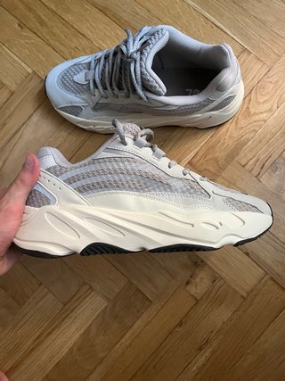 Adidas Yeezy 700