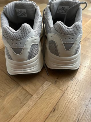 Adidas Yeezy 700