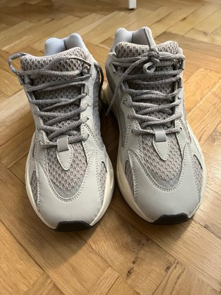 Adidas Yeezy 700