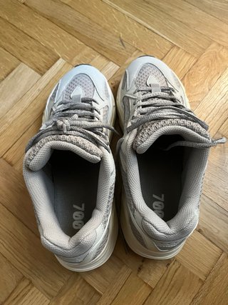 Adidas Yeezy 700