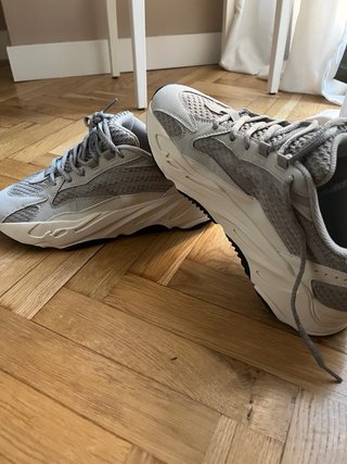 Adidas Yeezy 700
