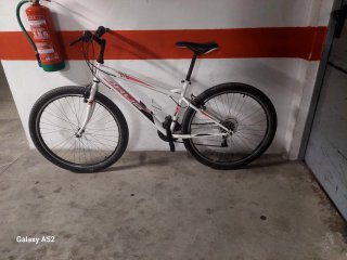 Bicicleta  blanca de 27.5 "