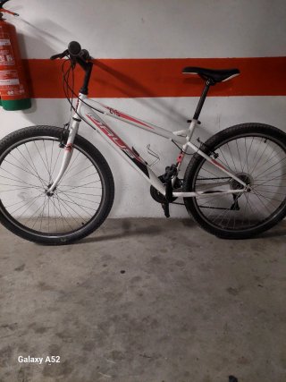 Bicicleta  blanca de 27.5 "