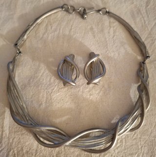 S2et gargantilla y pendientes metal plateado mate