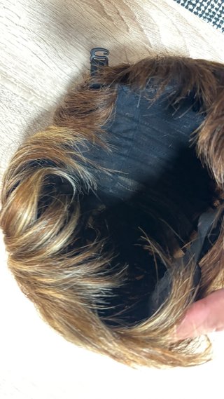 Peluca pelo natural castaño corto