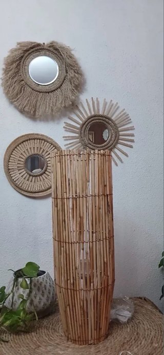 Lámpara de pie de caña y yute