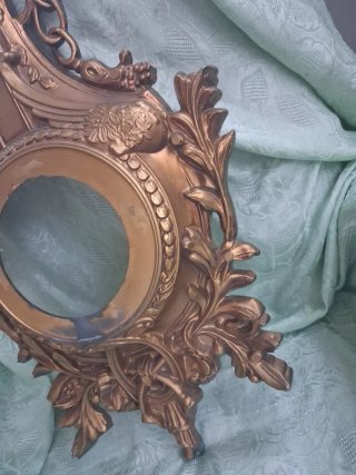Cornice in resina dorata