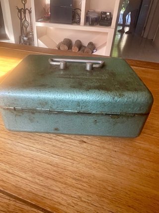 Caja de caudales metálica ARFE vintage con llave
