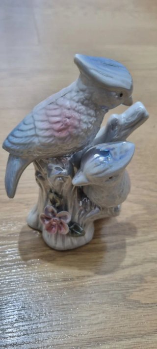 Figura de porcelana de dos pájaros
