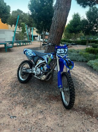 Yamaha YZF Motocross Azul y Negra