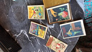 Antigua caja hojalata Calleja Joyas Niños
