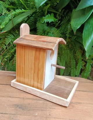 Caseta para pájaros de madera