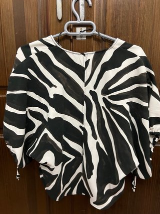 Blusa Zara Talla XS Estampado Cebra