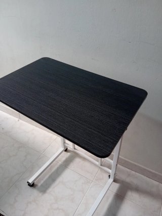 Mesa auxiliar moderna