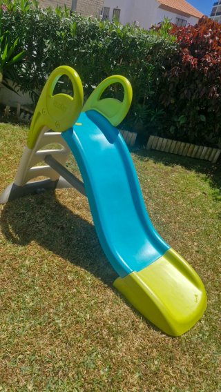 Tobogán infantil Smoby piscina y jardín