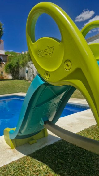 Tobogán infantil Smoby piscina y jardín