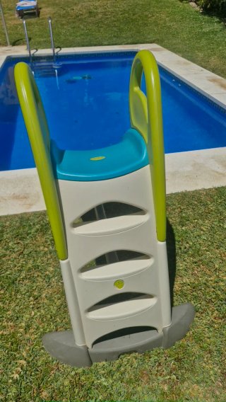 Tobogán infantil Smoby piscina y jardín