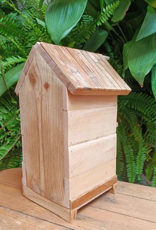Casita de pájaros de madera