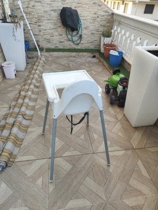 Trona bebé y tractor infantil con remolque