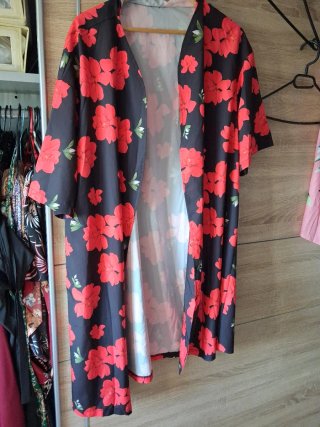 Kimono estampado flores rojas