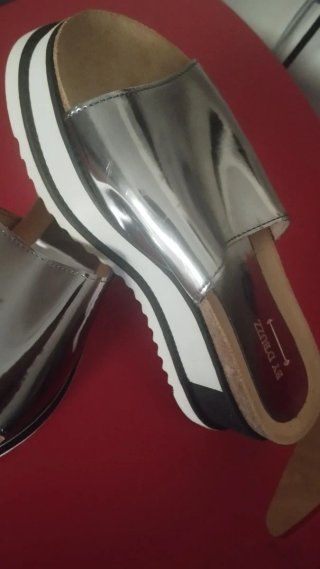 NUEVAS! Sandalias plateadas BY D'BUZZ