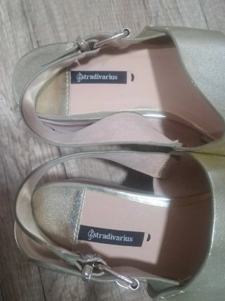 Sandalias Stradivarius doradas mujer
