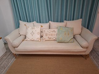 Sofá de tela beige de 2 m de largo