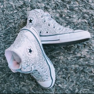 Zapatillas Converse Estrellas Blancas y Grises