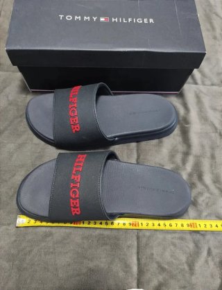 Chanclas Tommy Hilfiger.