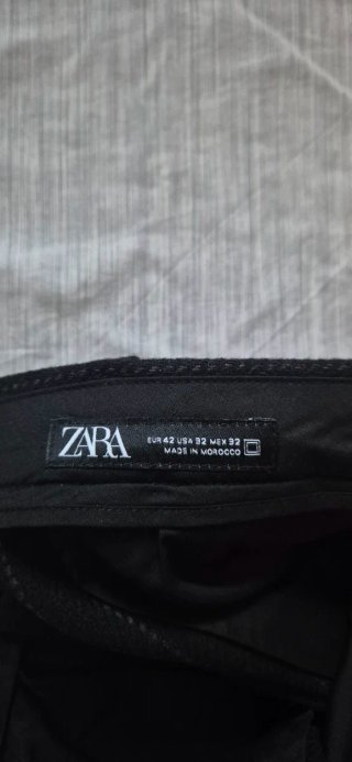 Pantalón de traje negro con rayas