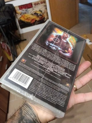 Pelí VHS Depredador SIN ABRIR..ARNOL