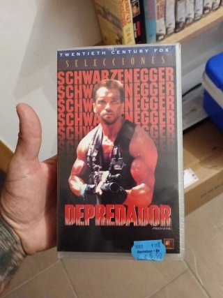 Pelí VHS Depredador SIN ABRIR..ARNOL