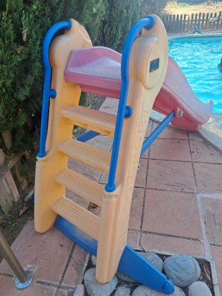 Tobogán infantil para piscina