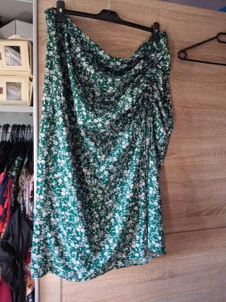 Falda verde con abertura lateral