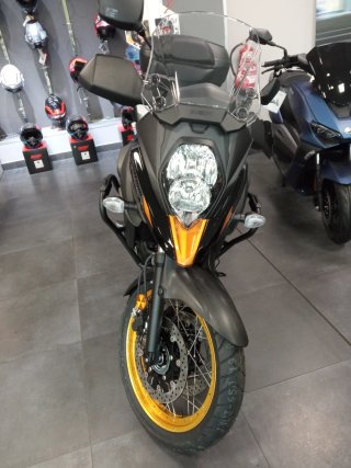 Suzuki V-Strom 650cc Negra y Dorada