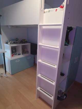 Cama alta IKEA con escritorio y armario