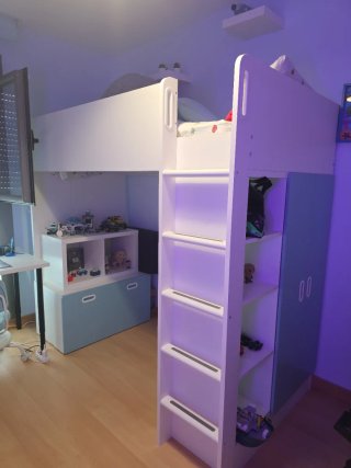 Cama alta IKEA con escritorio y armario