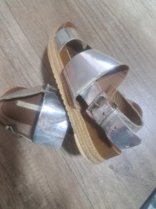 Sandalias plataforma Stradivarius plateadas