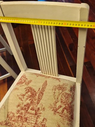 Lote de 4 sillas de comedor clásicas